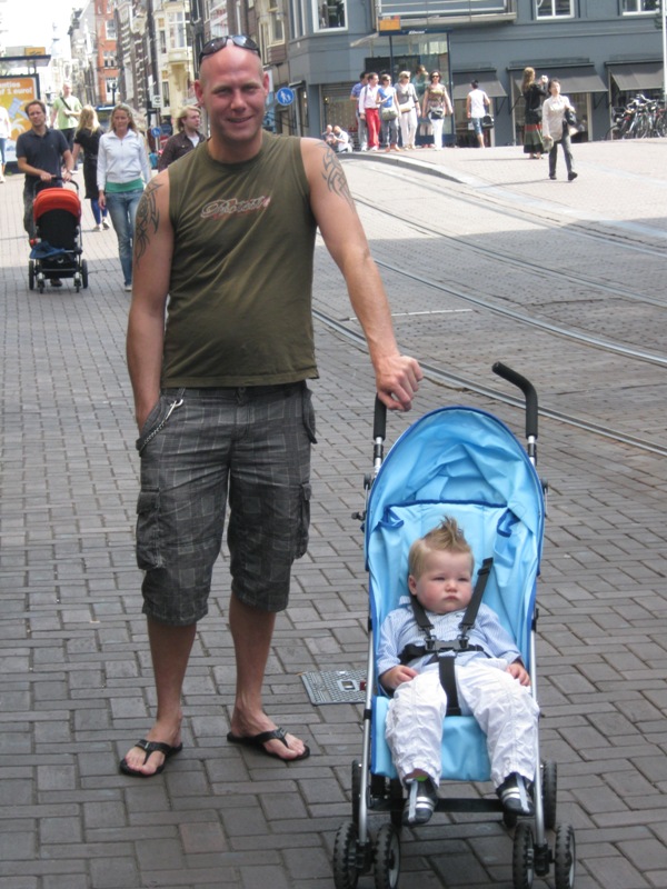 Двое амстердамцев - отец, и, по-видимому, сын. Оба красавчики. 