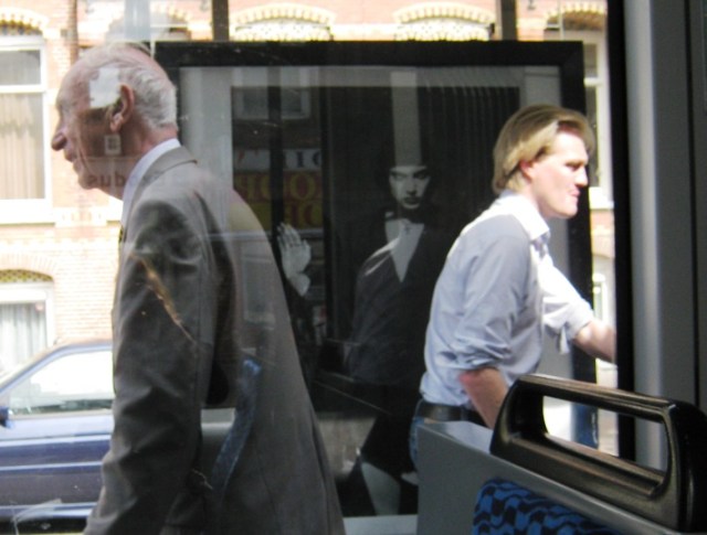 Не знаю, водятся ли в Амстердаме призраки, но если присмотреться к сделанным фото, кое-что необычное все же можно увидеть...