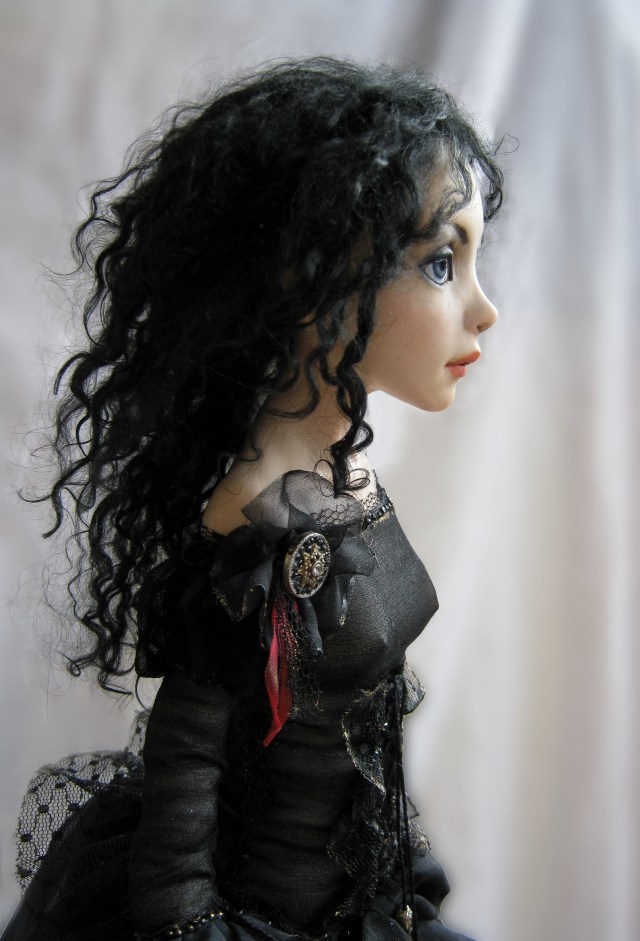 Моя Лигейя в профиль выглядит, как ребенок.